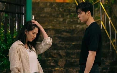 Hanh vi phan cam cua nua kia trong mat 12 con giap