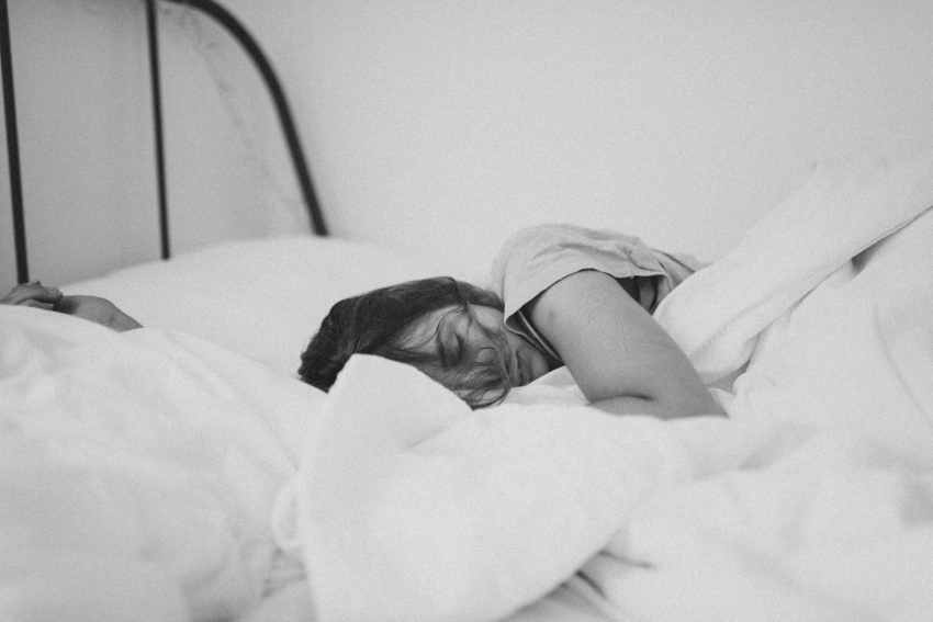 Nằm mơ thấy chồng hôn mình là điềm gì?